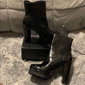 Shiny Black heel boots